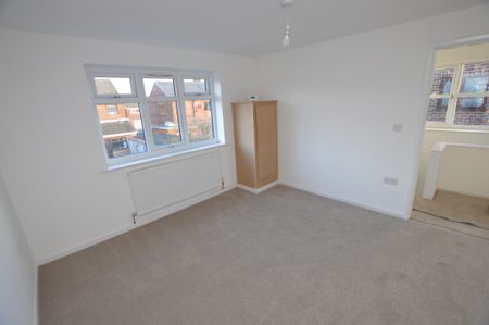 3 Bedroom Semi-Detached House - Photo 4