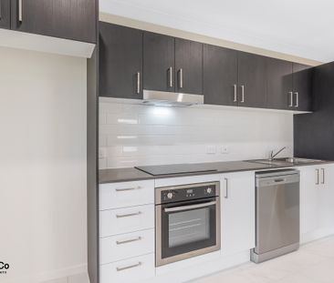 STYLISH & MODERN 2BED HOME WITH LARGE FULLY FENCED BACKYARD - Photo 4