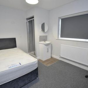 House share to rent - Photo 2