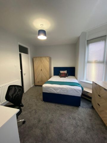 Myrtle Road (2 bed flat) - Photo 3