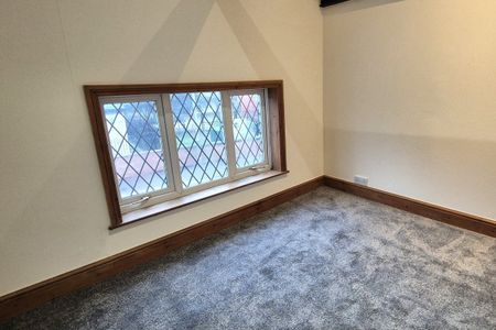 High Street - Photo 2