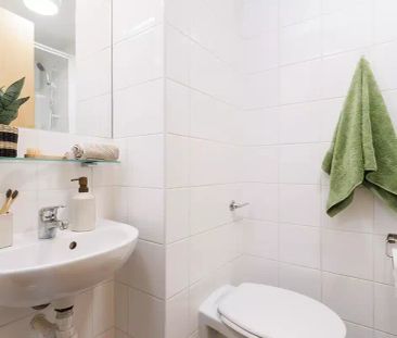Large Standard Double Ensuite : Three Bed Flat - Photo 3