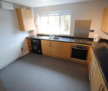 2 bedroom semi-detached house to rent - Photo 3