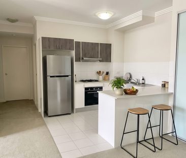 Modern & Convenient 2 Bedroom Apartment in the Heart of St Marys - Photo 3