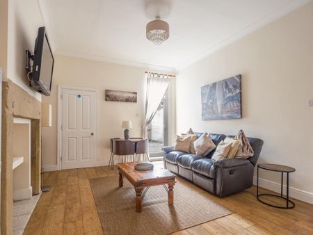 3 bedroom flat to rent - Photo 5