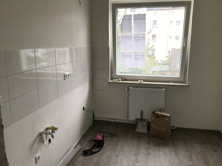 Komplett renovierte 2,5-Zimmer-Wohnung mit Balkon - Foto 2