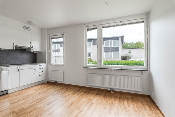 Kvinnebyvägen 14 - Foto 1