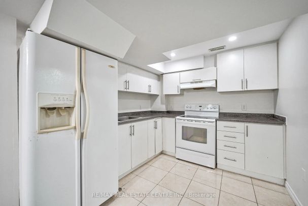 Property For Lease | W9007656 - Photo 1