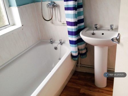 2 bedroom terraced house to rent - Photo 4