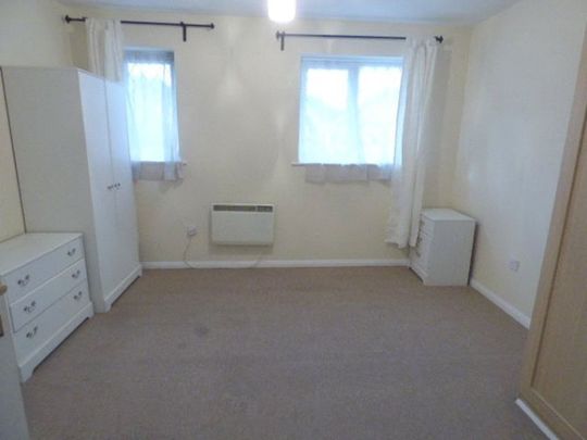 Harrier Road, NW9, Colindale - Photo 1