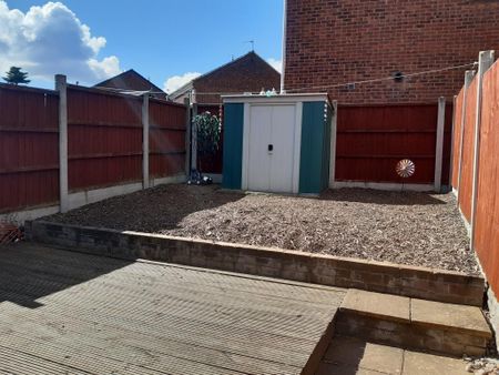 2 bedroom semi-detached house to rent - Photo 5