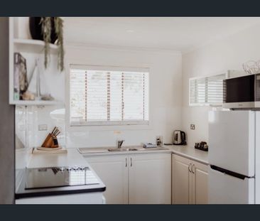 Walk In, Fall in Love with the View - Photo 4