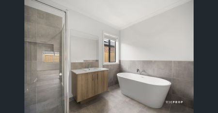 Brand New Spacious Family Home in the Heart of Tarneit! - Photo 4