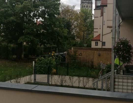 2-Raum-Wohnung mit Balkon und Treppe zu kleiner eigenen Wiese - Photo 1