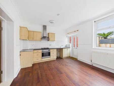 2 bedroom maisonette to rent - Photo 4