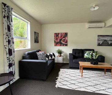 Sunny warm fully furnished house with views - Photo 1