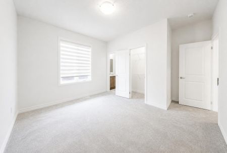 For Lease - 1041 Suddard Avenue, Oshawa, Ontario - Photo 2