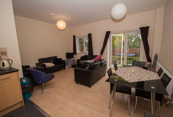 7 Bed Semi-Detached House, University Road, SO17 - Photo 1