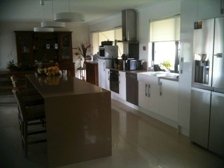 Helensvale - Photo 5