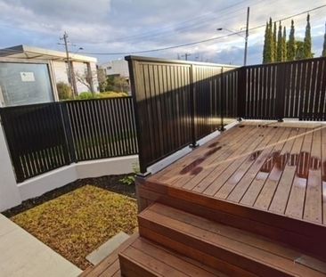 STYLISH BOUTIQUE LIVING - Photo 6