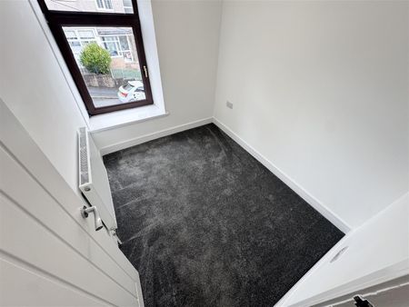 House - Terraced For Rent Maesyffynon Terrace, Tonypandy - Photo 2