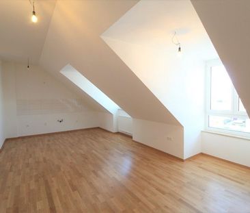 Mit Einbauküche: Moderne 2-Zimmer-Dachgeschosswohnung - Photo 1