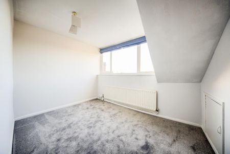 4 bedroom end of terrace house to rent - Photo 4