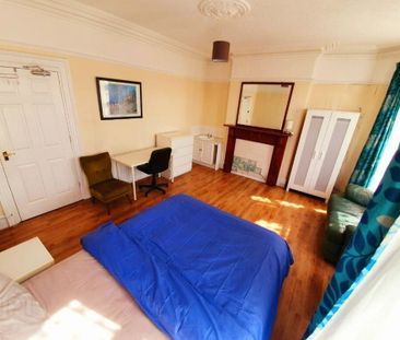 Room 4, 107 Ulsterville Avenue, Lisburn Road, Belfast, BT9 7AV - Photo 3