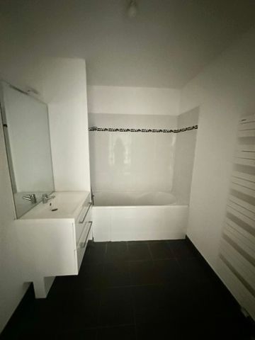 Location Appartement 3 pièces 58m² LILLE 59000 - Photo 4