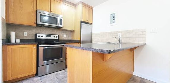 308 - 500 Gilbert Ave: Vacant! Available Immediately. 1-Bedroom Apt - Photo 2