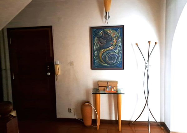 Apartamento T3 com sótão, mobilado e equipado, no Bairro do Liceu!