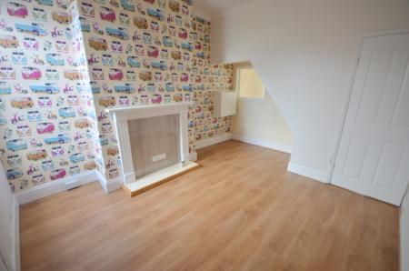 2 bedroom Terraced House To Let - Photo 4