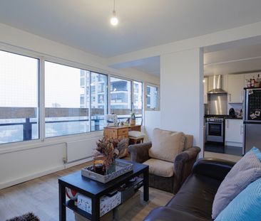 2 Bed Flat, Selworthy House, SW11 - Photo 2