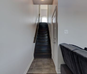 For Lease - 82 Bloom Crescent, Hamilton, Ontario - Photo 2