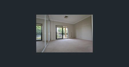 Ideal family living close to Parramatta CBD area! - Photo 3