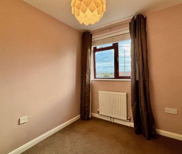 4 bedroom end of terrace house to rent - Photo 4