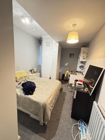 4 bedroom flat to rent - Photo 4