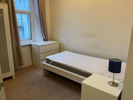 1 bedroom in a house share to rent - Photo 3