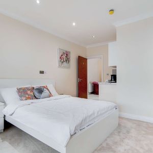 Studio Flat, Brondesbury Park, NW6 - Photo 2