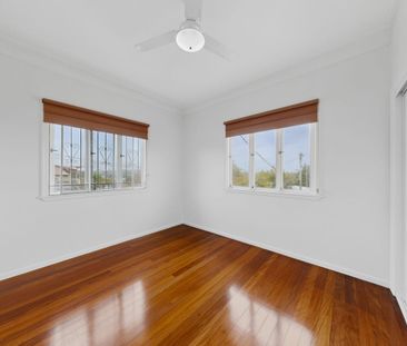 Impeccably Maintained Post-War Home with Stunning City Views - Photo 4