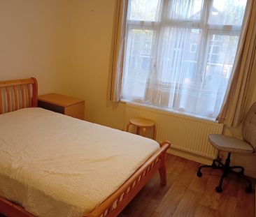 Room in a Shared House, Whitehorse Lane, SE25 - Photo 4