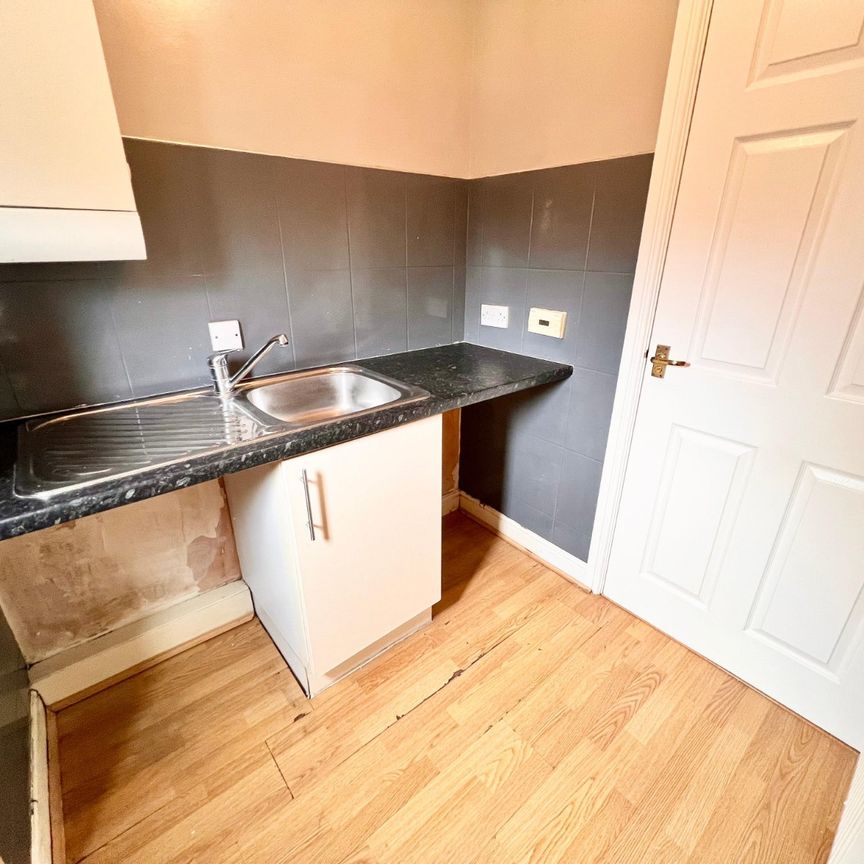 4 bedroom terraced house to rent - Photo 1