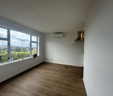 Tastefully renovated in a convenient location - Photo 5