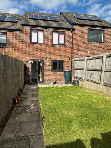 Abbotsbury Close, Manchester, M12 - Photo 3