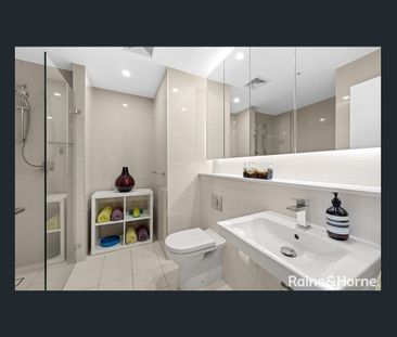 FULLY FURNISHED WATERFRONT HAVEN WITH PARK & WATER VIEWS - Photo 6