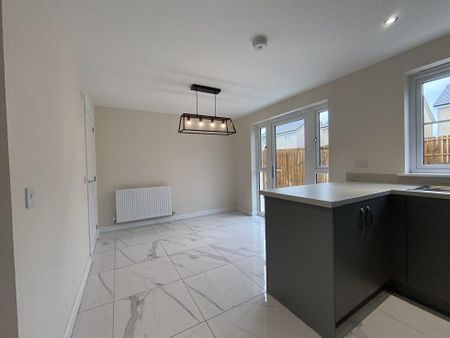 3 bedroom semi-detached house to rent - Photo 5