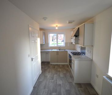 3 bedroom semi-detached house to rent - Photo 5