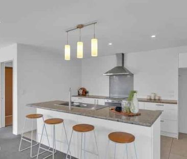 WIGRAM - 4 BEDROOMS, 2 LIVING, 2 BATHROOMS, HEATPUMP, DOUBLE GARAGE - Photo 3