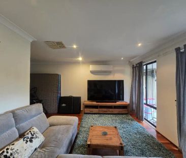 “SPACIOUS FAMILY HOME IN QUIET CUL DE SAC” - Photo 1