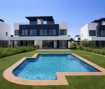 Semi-Detached House in Estepona - Photo 2